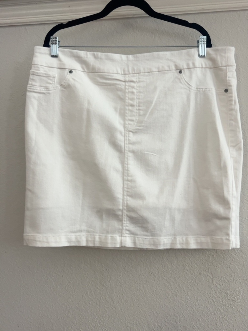 Chico’s Pull On Skort Size 3 US 16 White Stretch Golf Tennis Skirt